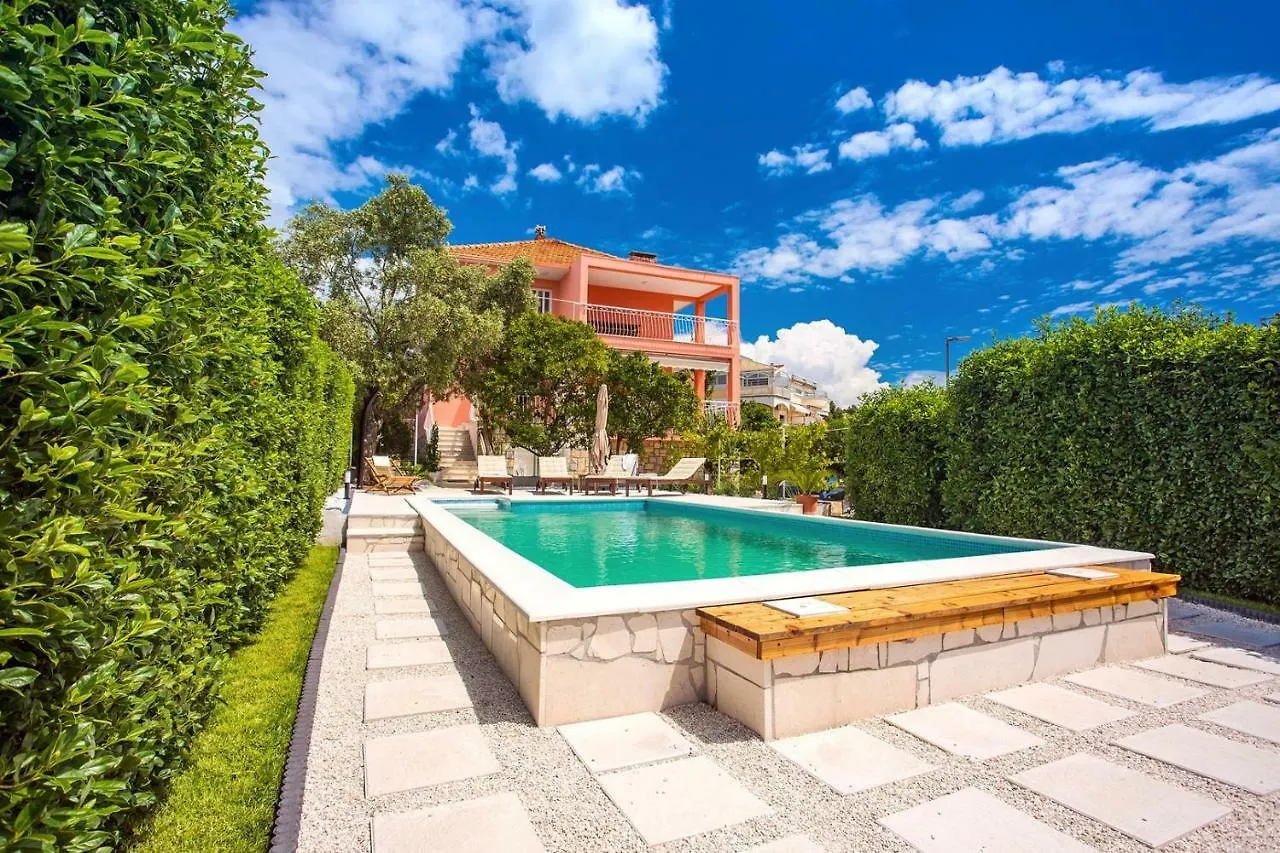 Villa Dawn تروغير