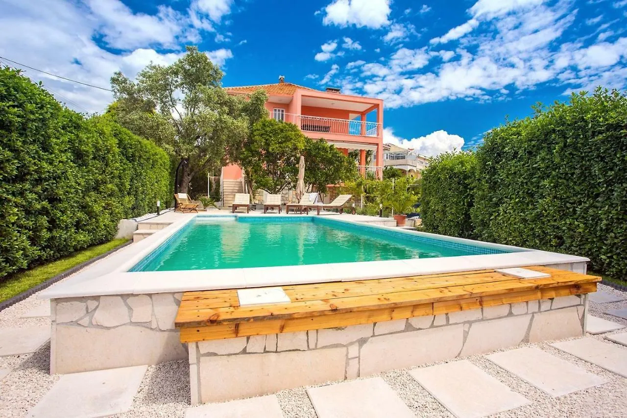 Villa Dawn تروغير