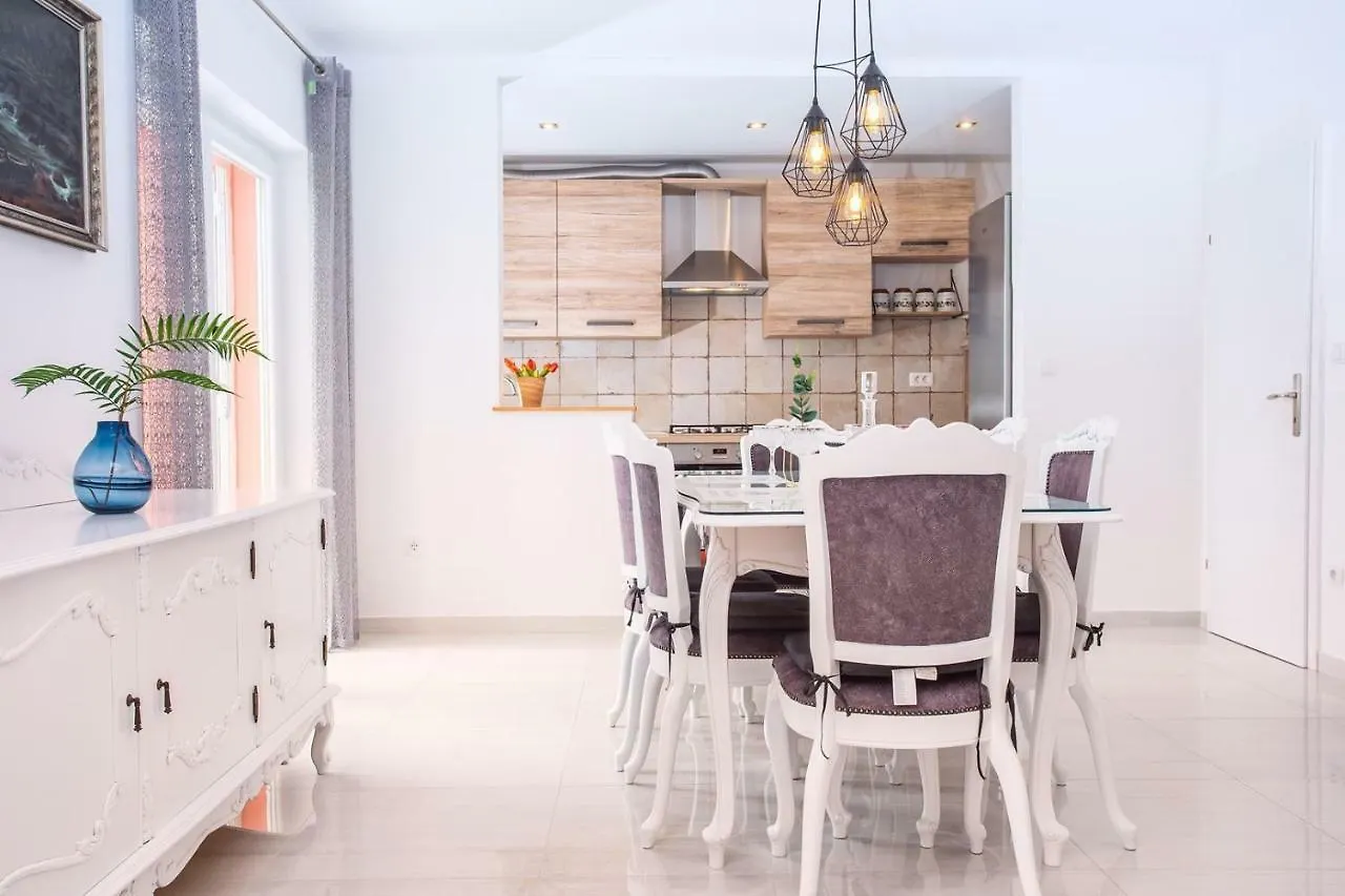 Villa Dawn تروغير